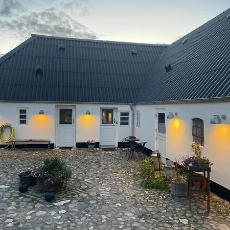 På Elmensbjerg Lejlighed *